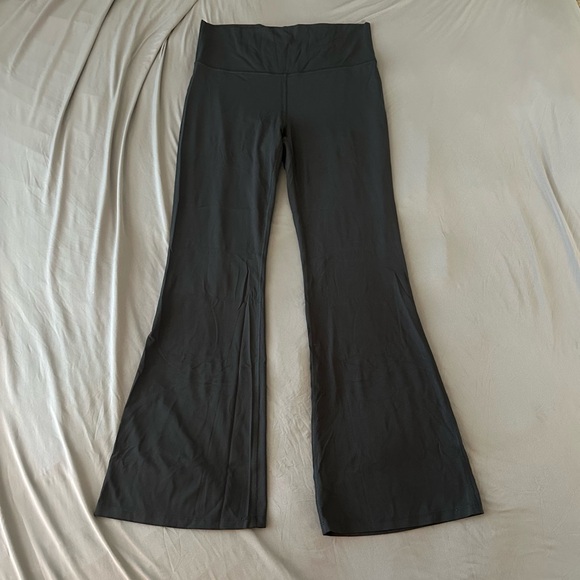 All in Motion Black High Rise Flare Leggings - Picture 4 of 6